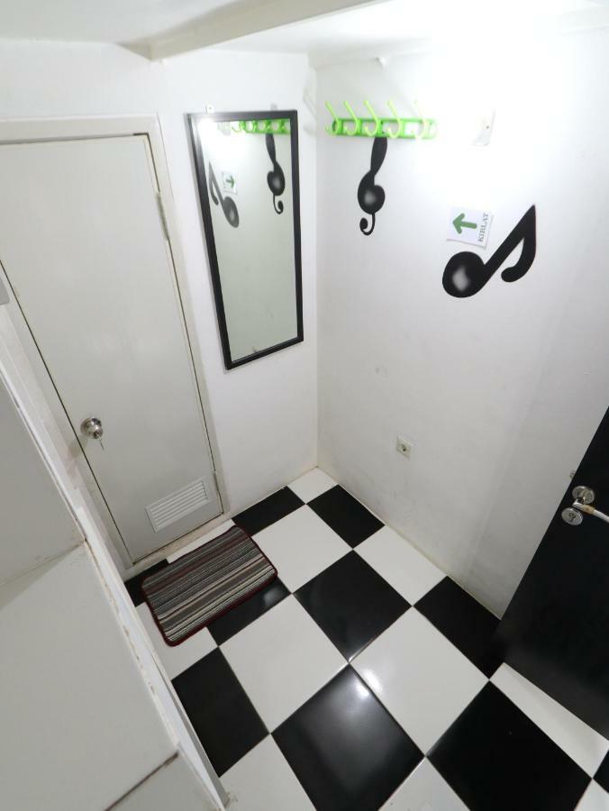 Kamar Keluarga Duri Kosambi Hotel Джакарта Екстериор снимка