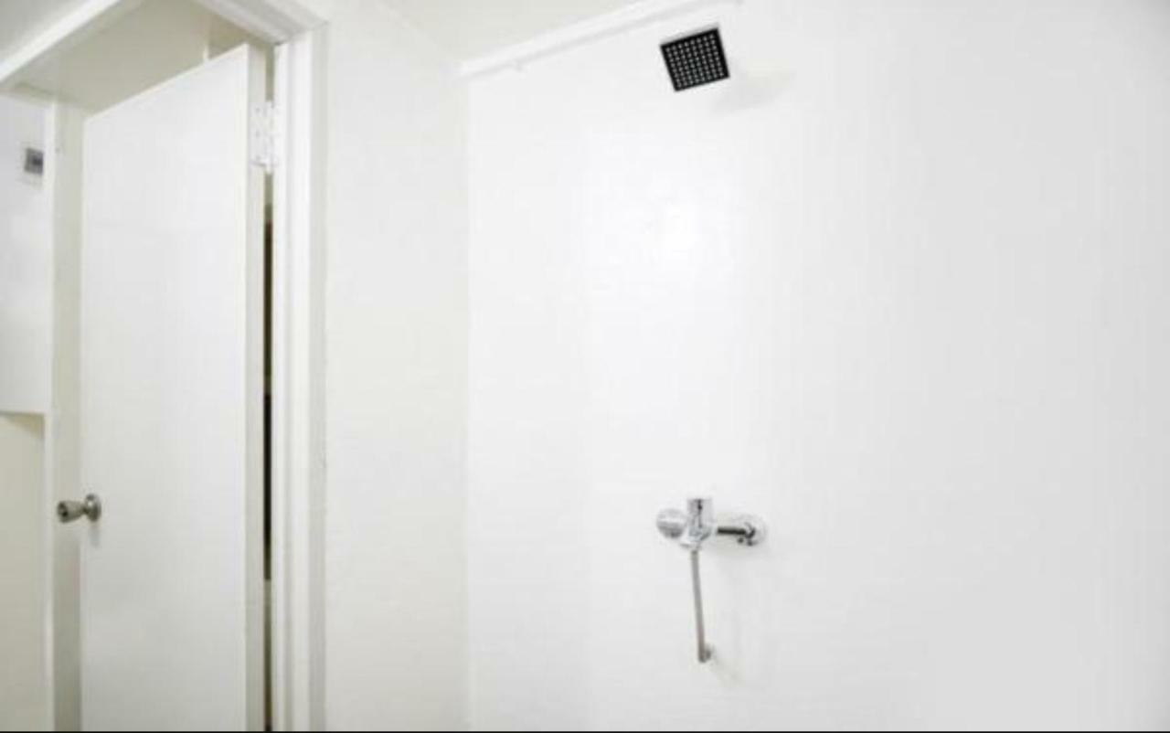 Kamar Keluarga Duri Kosambi Hotel Джакарта Екстериор снимка